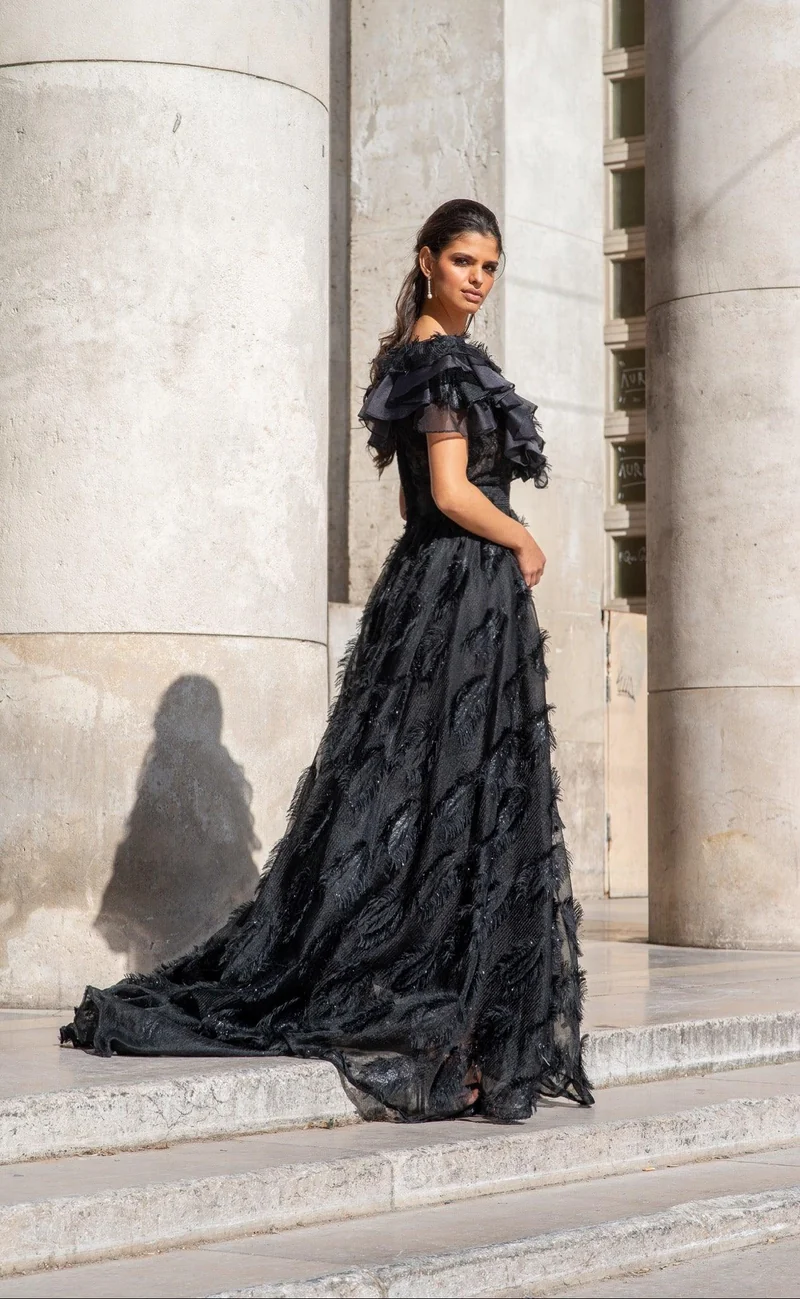 Robe longue défilé à plumetis noir