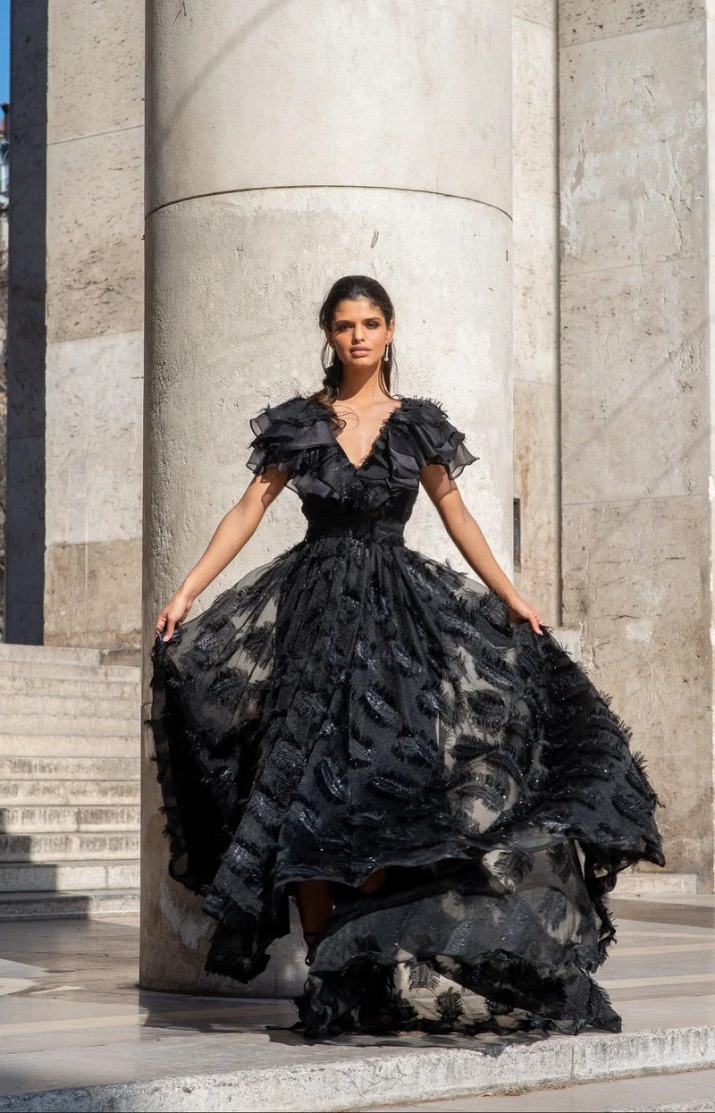 Robe longue défilé à plumetis noir