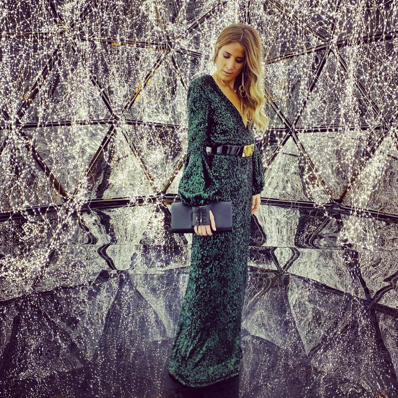 Robe longue du soir à sequins verts et manches ballon
