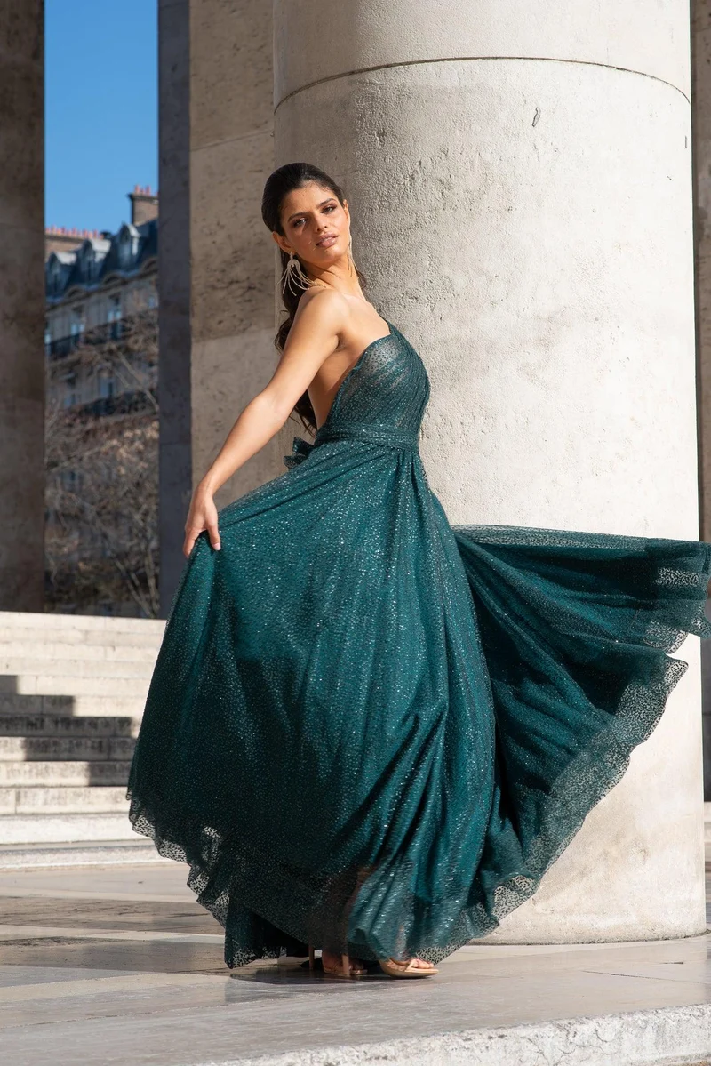 Robe longue du soir verte asymétrique brodée