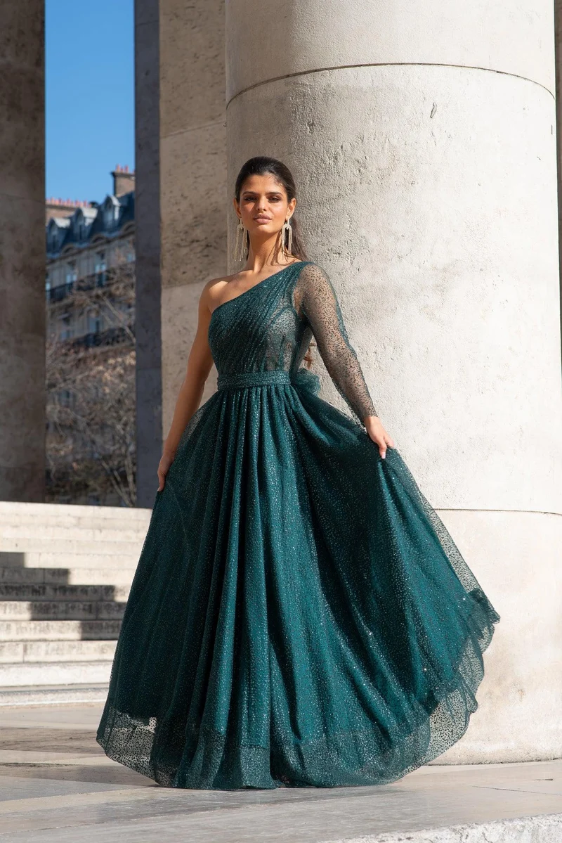 Robe longue du soir verte asymétrique brodée