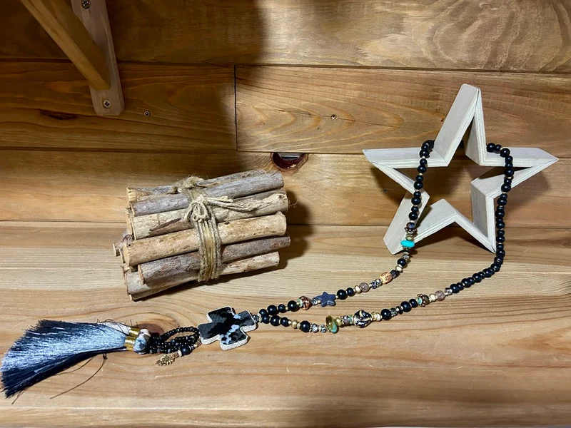 Collier Croix noire