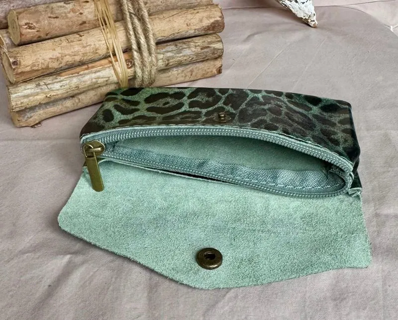 Porte monnaie Nino en cuir léopard vert