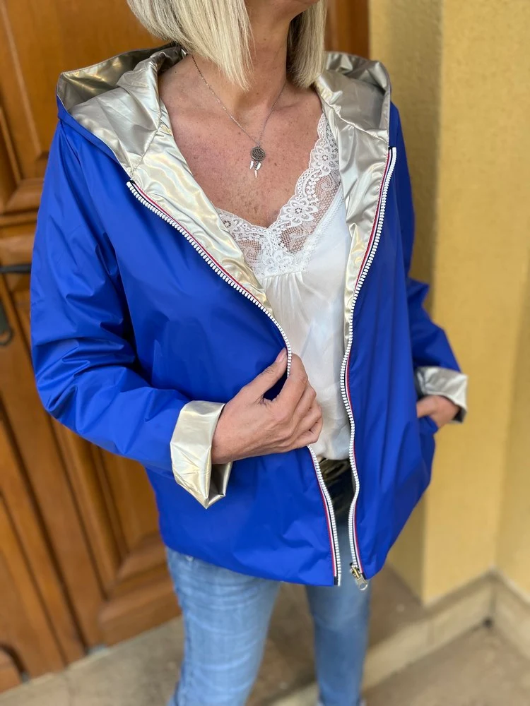 Veste imperméable Laura réversible courte bleu roi et doré