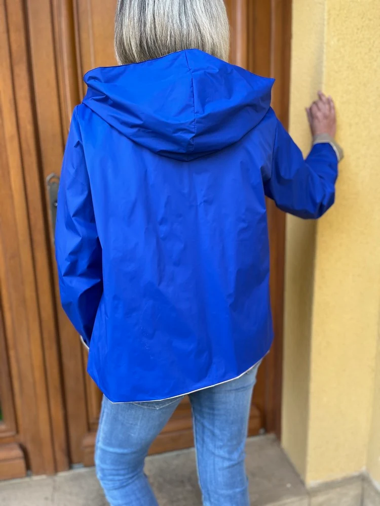 Veste imperméable Laura réversible courte bleu roi et doré