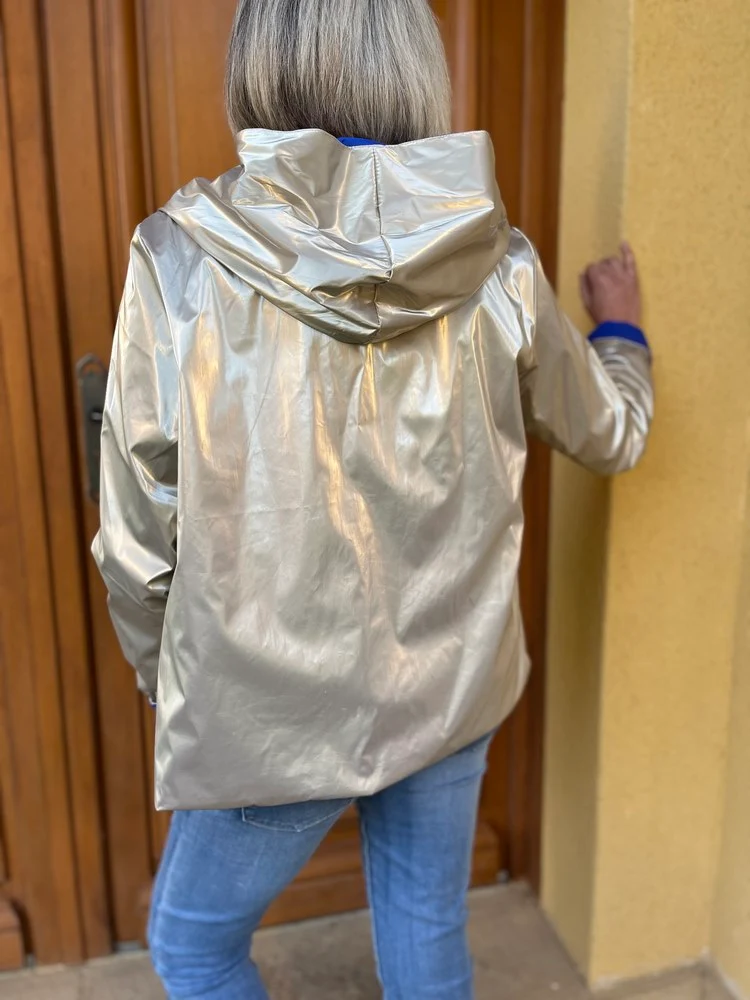 Veste imperméable Laura réversible courte bleu roi et doré