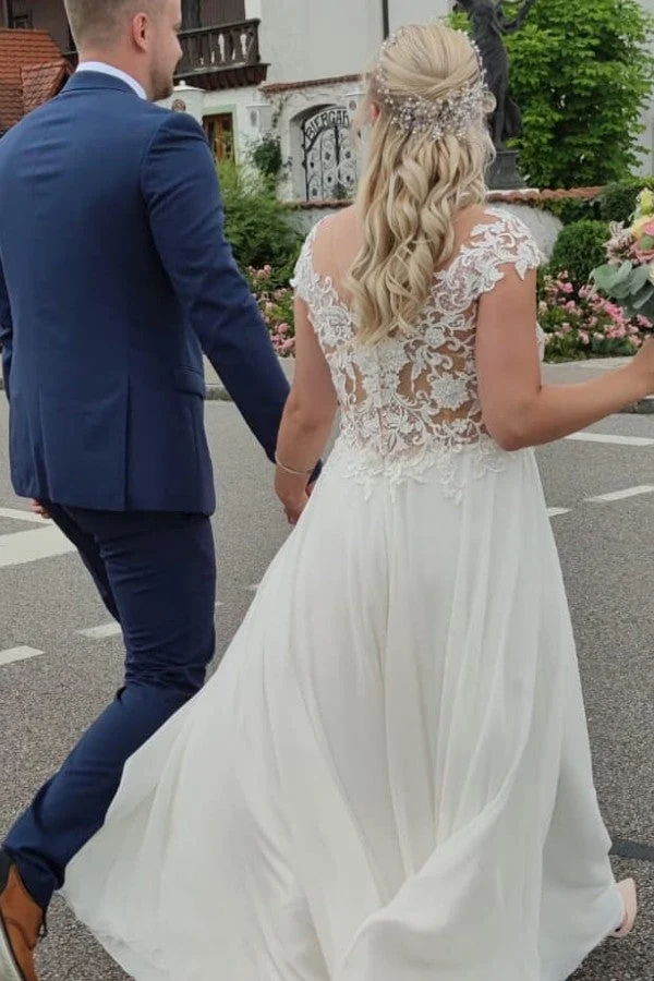 Robe de mariée élégante en mousseline de soie, coupe trapèze, sans manches, avec appliques et dentelle