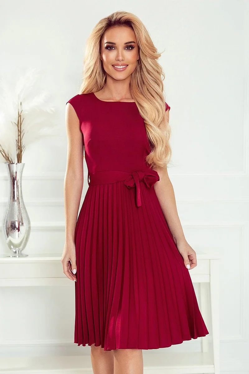 Robe de cocktail jupe plissée manches courtes