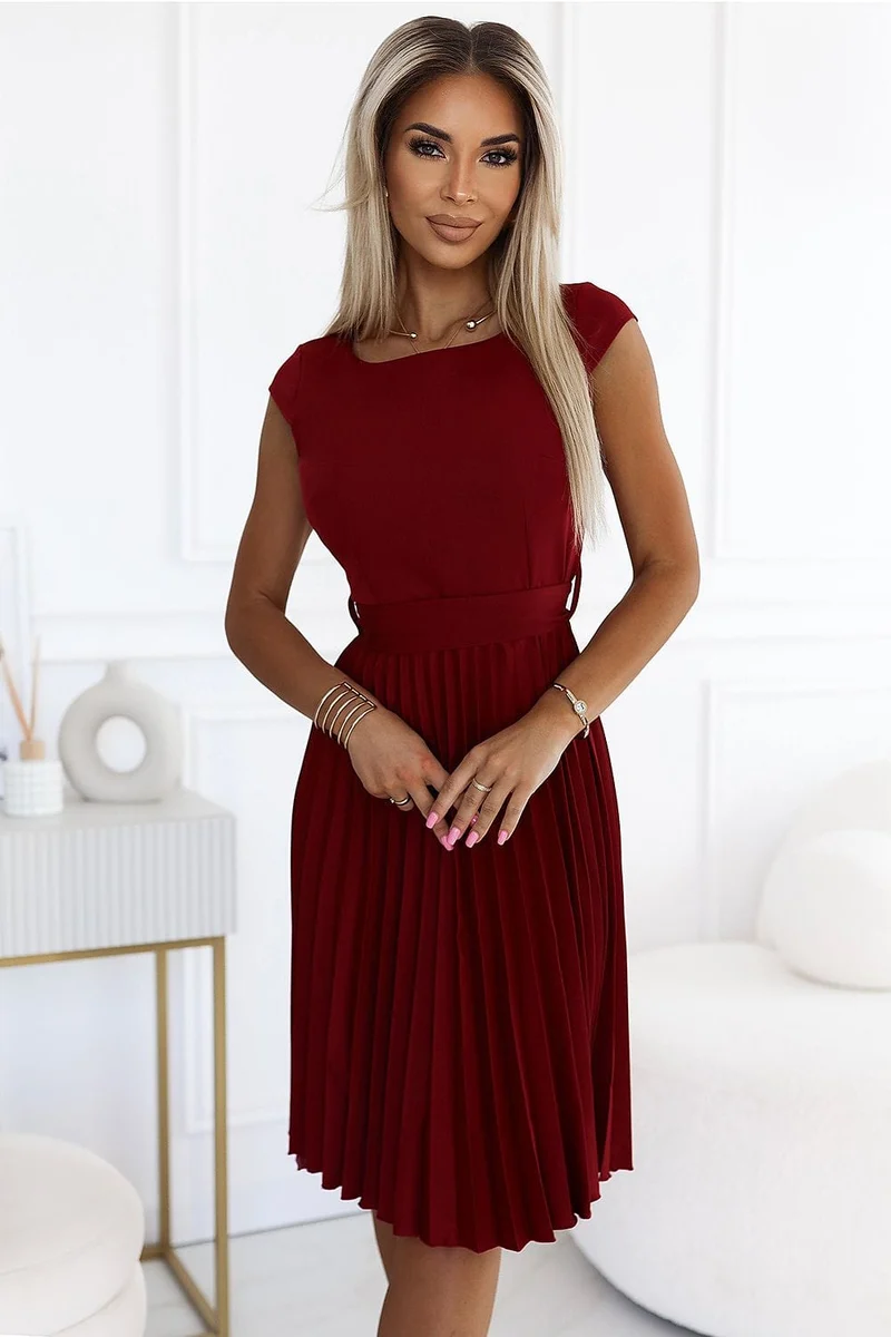 Robe de cocktail jupe plissée manches courtes