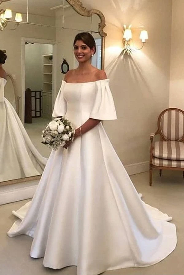 Robe de mariée princesse élégante à manches longues et décolleté bateau avec appliques en dentelle