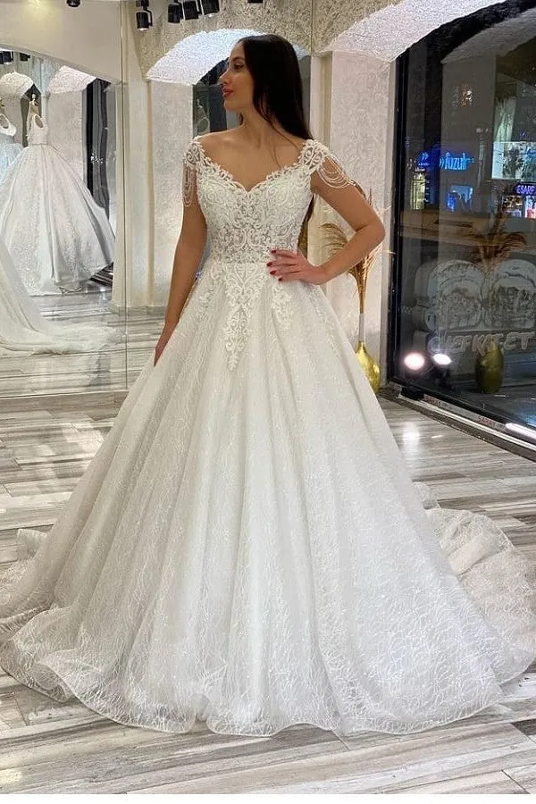 Robe de mariée trapèze dos nu avec traîne et paillettes en dentelle