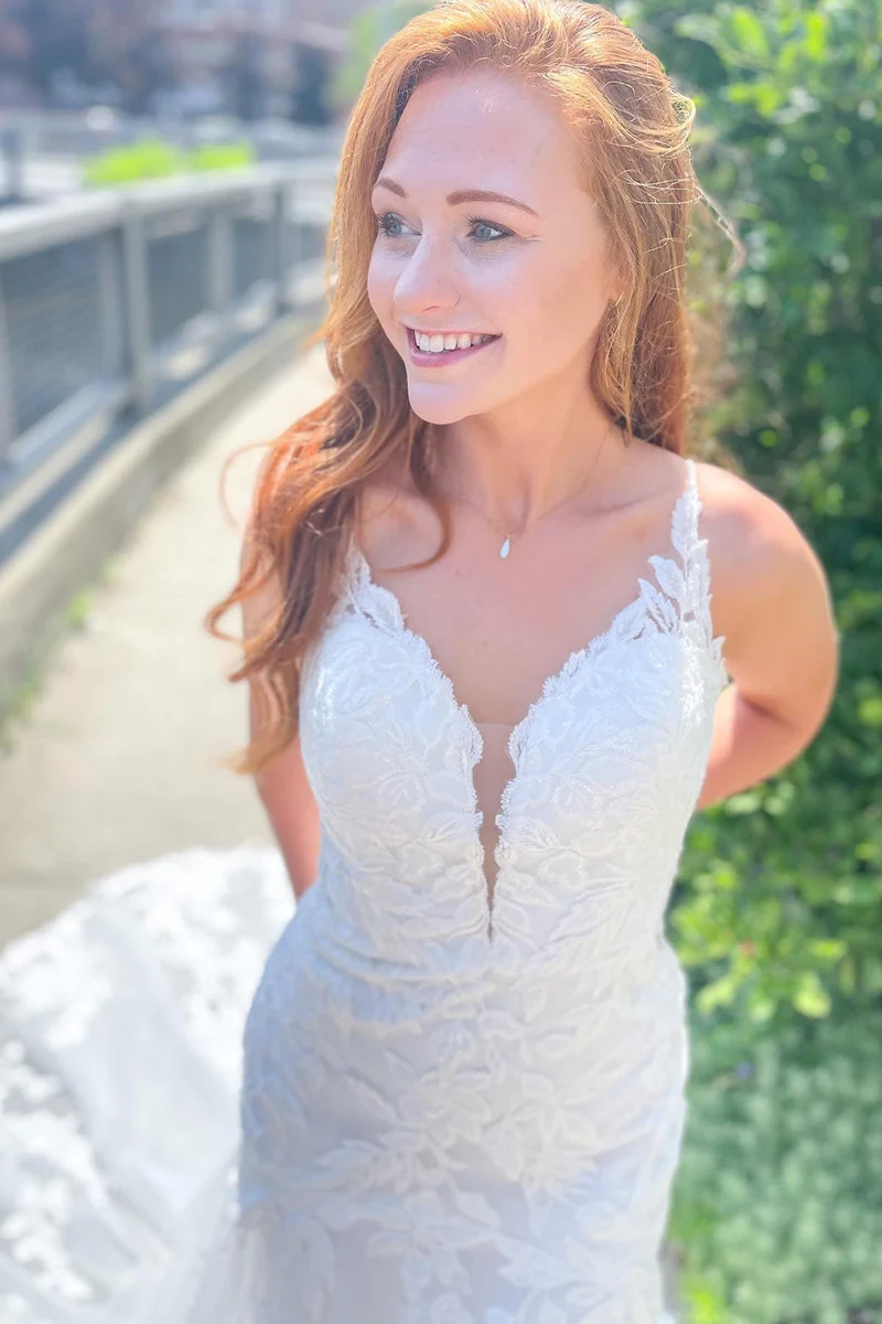 Robe de mariée sirène élégante à dos ouvert avec bretelles spaghetti et applications