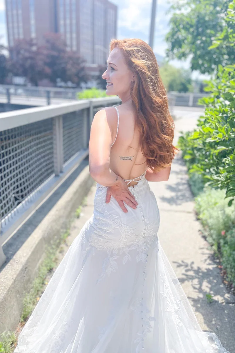 Robe de mariée sirène élégante à dos ouvert avec bretelles spaghetti et applications