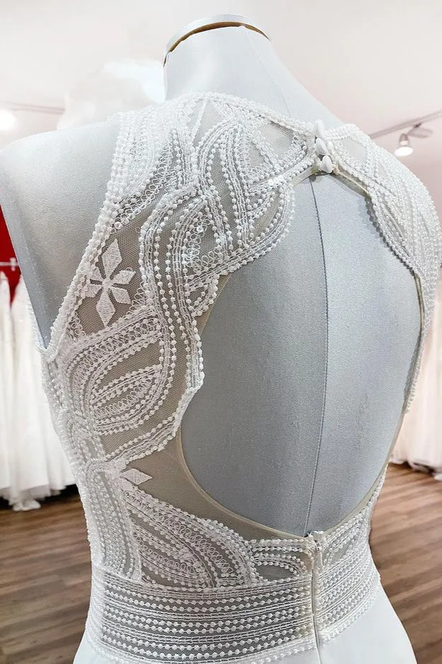 Robe de mariée longue en satin, coupe trapèze, dos nu, volants, appliques