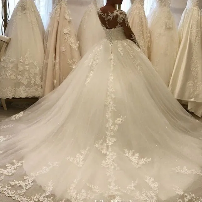 Robe de mariée élégante à manches longues et coupe trapèze avec appliques en dentelle