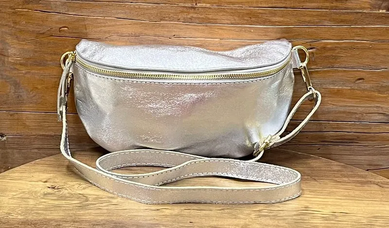 Banane Tosca M/L en cuir argent