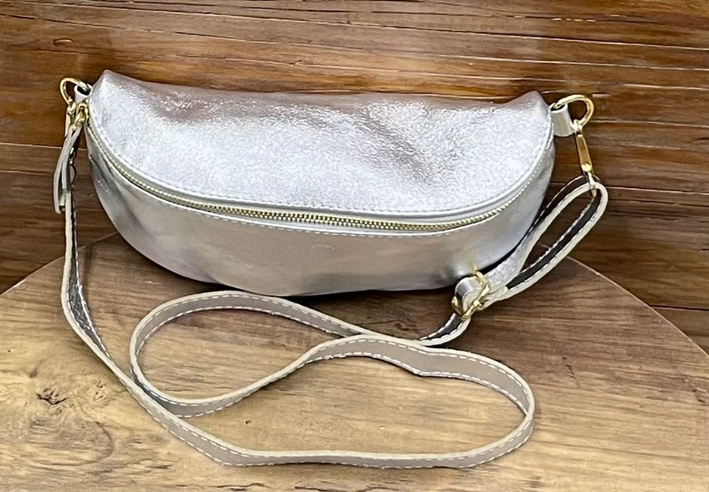 Banane Tosca M/L en cuir argent