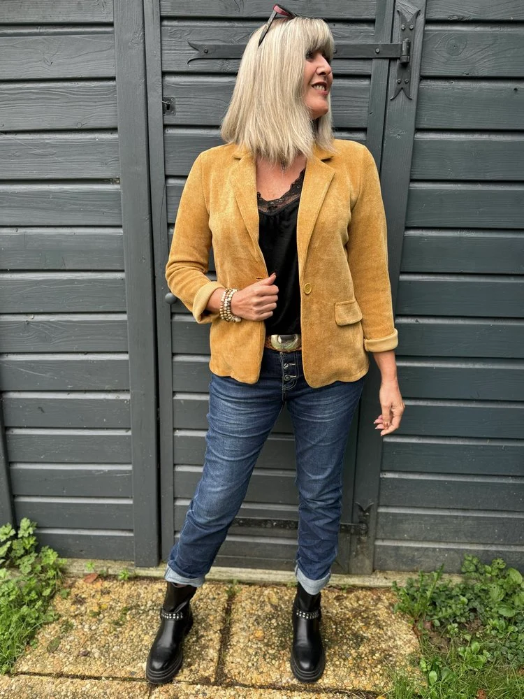 Veste tailleur en velours Sandra moutarde