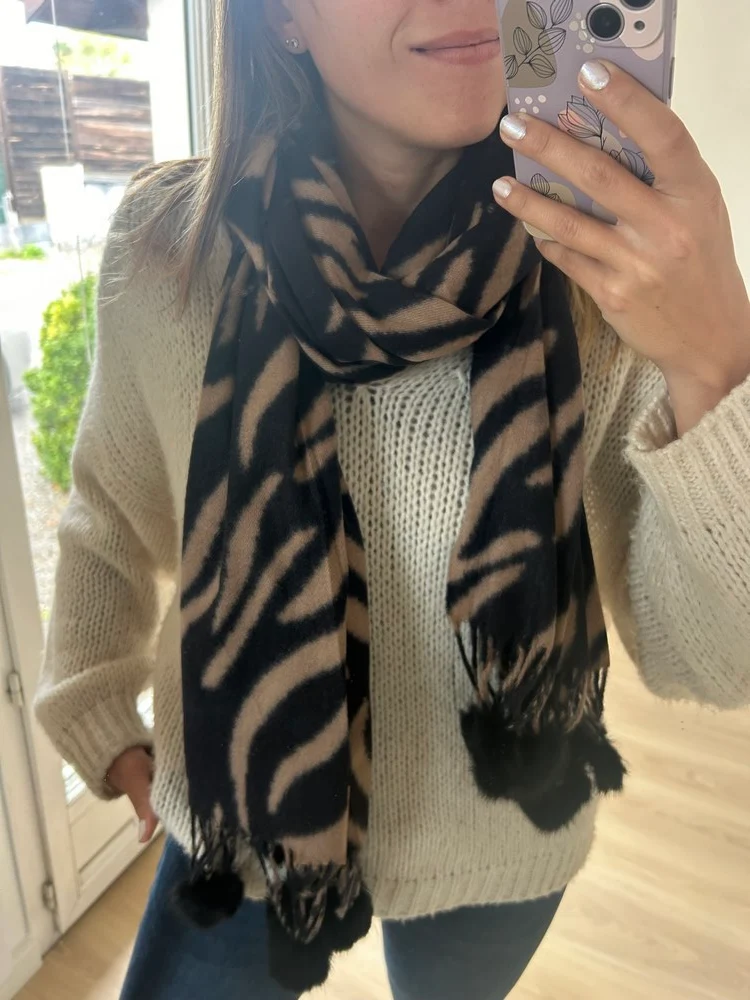 Echarpe pompons zèbre camel clair