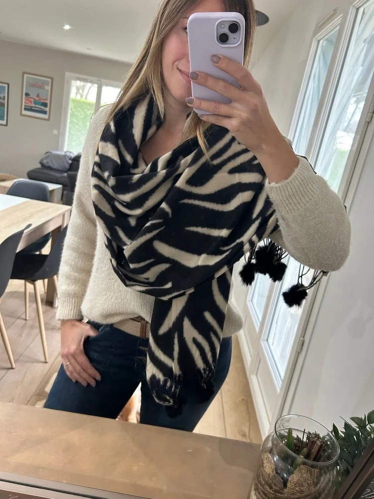 Echarpe pompons zèbre beige
