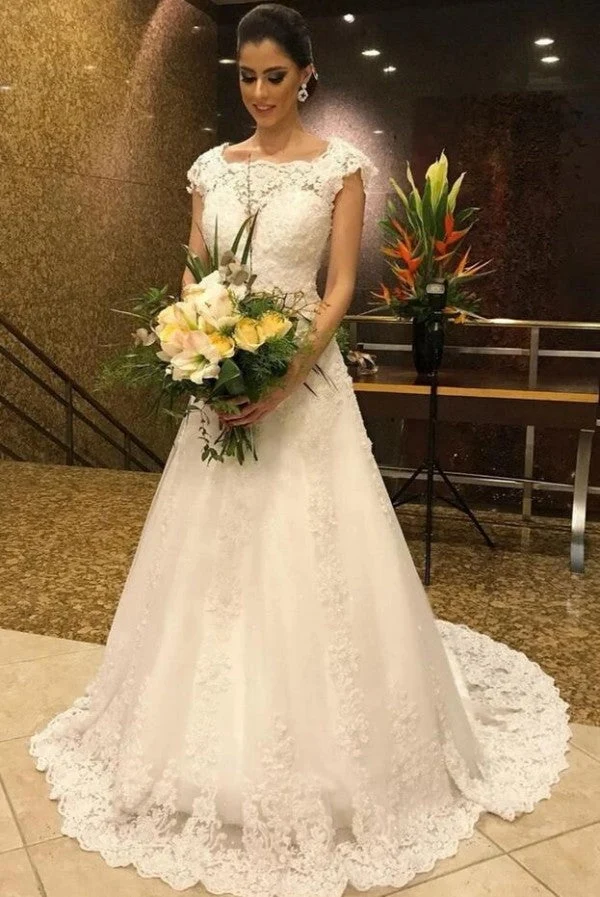 Robe de mariée longue coupe trapèze avec col en V en dentelle et dos nu en tulle