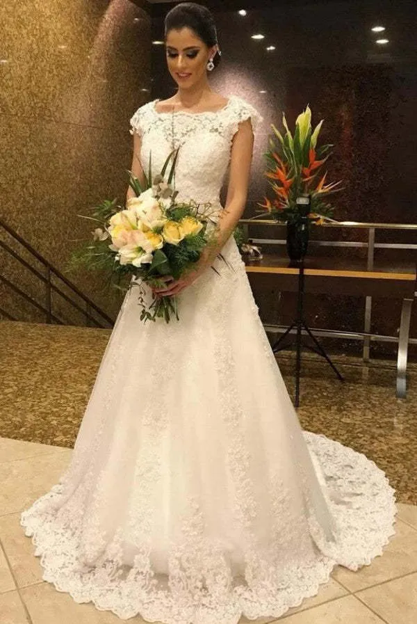 Robe de mariée longue coupe trapèze avec col en V en dentelle et dos nu en tulle