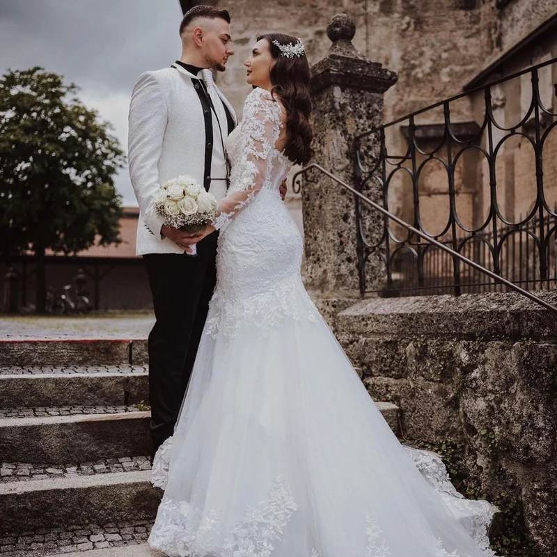 Robe de mariée élégante coupe A-Line, longueur au sol, en tulle avec appliques en dentelle