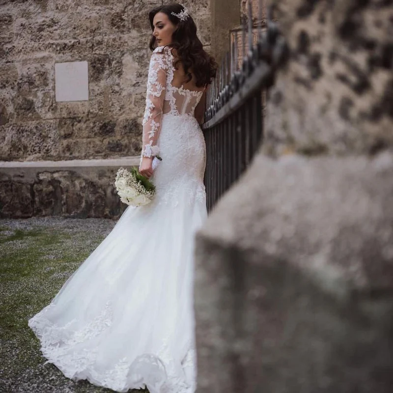 Robe de mariée élégante coupe A-Line, longueur au sol, en tulle avec appliques en dentelle