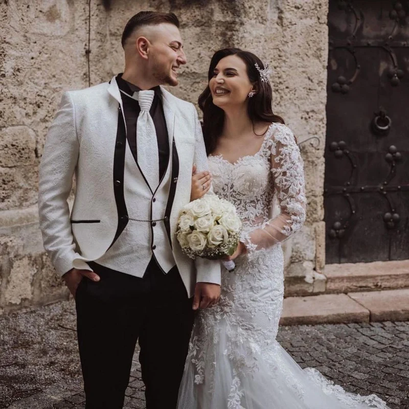 Robe de mariée élégante coupe A-Line, longueur au sol, en tulle avec appliques en dentelle
