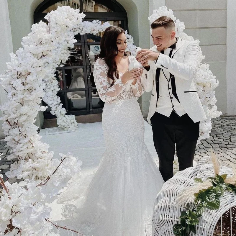 Robe de mariée élégante coupe A-Line, longueur au sol, en tulle avec appliques en dentelle
