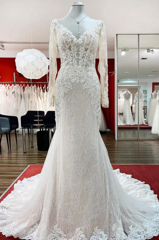 Robe de mariée princesse à manches longues et appliqués en dentelle