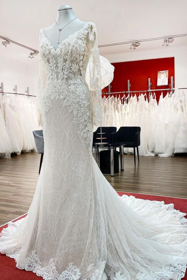 Robe de mariée princesse à manches longues et appliqués en dentelle