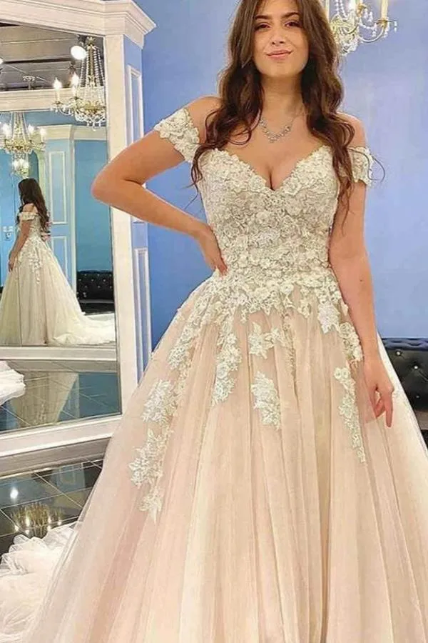 Robe de mariée élégante coupe trapèze avec tulle en dentelle et bretelles spaghetti