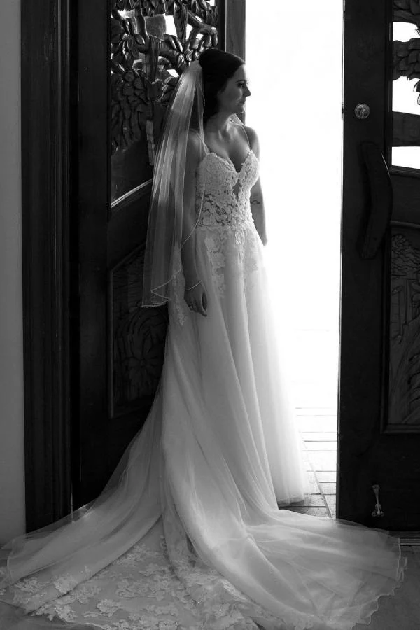Robe de mariée trapèze élégante sans manches à col bateau et appliques en dentelle