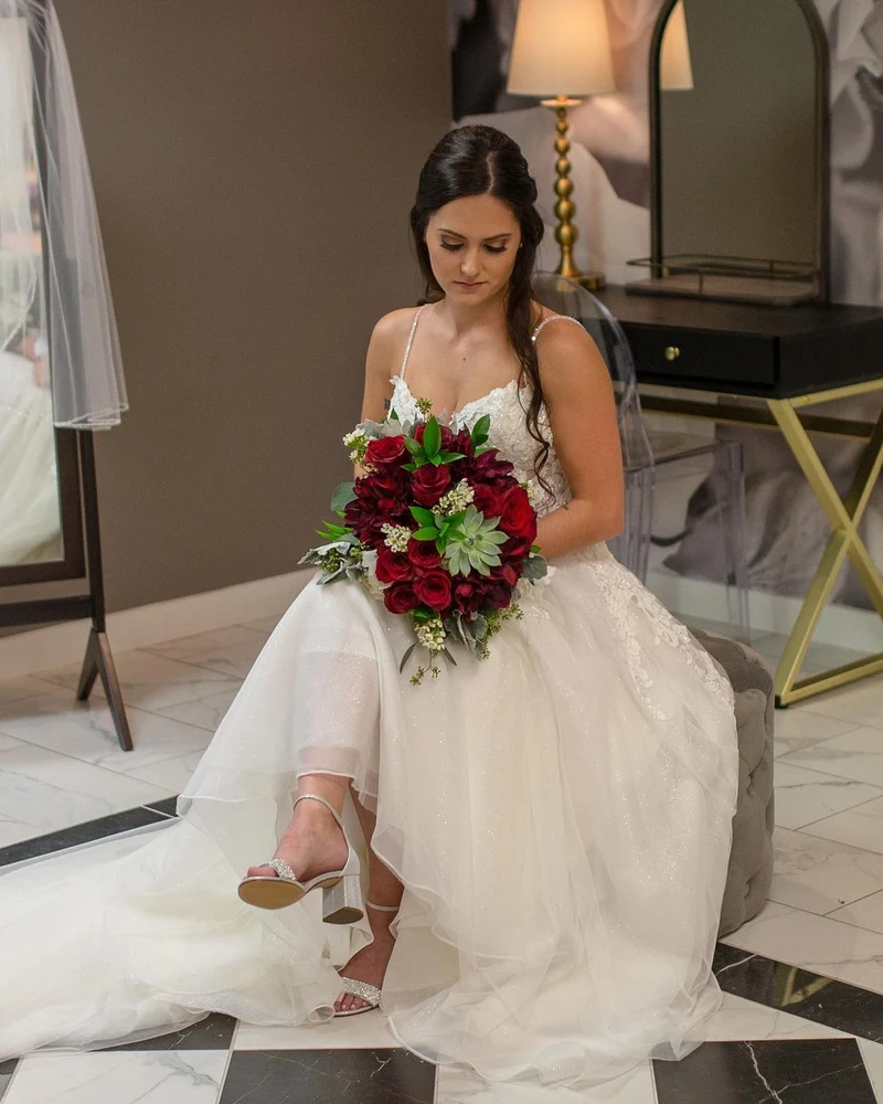 Robe de mariée trapèze élégante sans manches à col bateau et appliques en dentelle