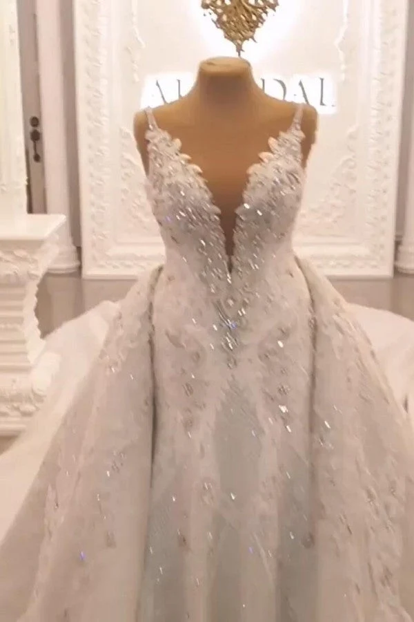 Robe de mariée élégante à bretelles spaghetti et décolleté en cœur, coupe trapèze, dos nu, avec dentelle