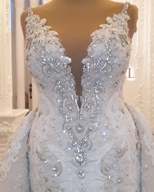 Robe de mariée élégante à bretelles spaghetti et décolleté en cœur, coupe trapèze, dos nu, avec dentelle