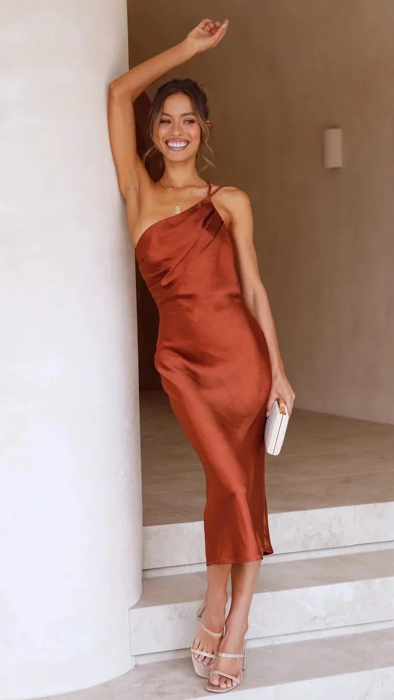 Robe invitée de mariage terracotta épaule dénudée