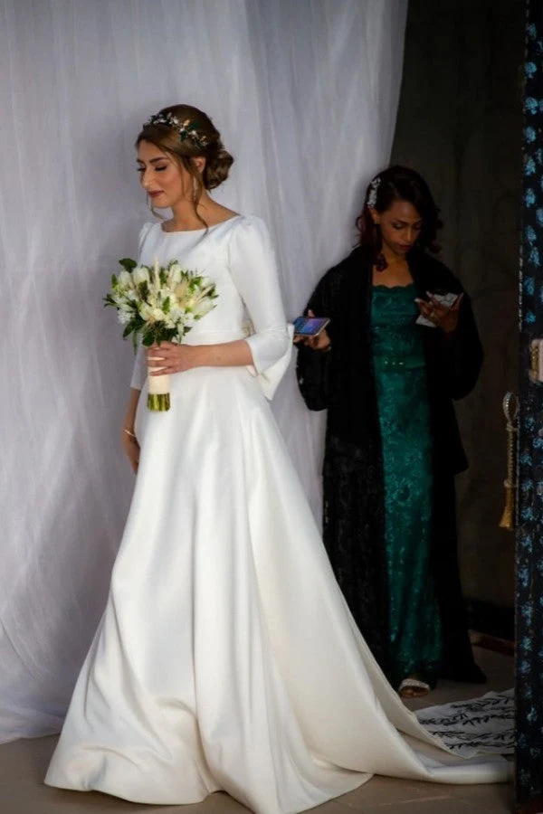Robe de mariée élégante en satin à manches longues et coupe trapèze