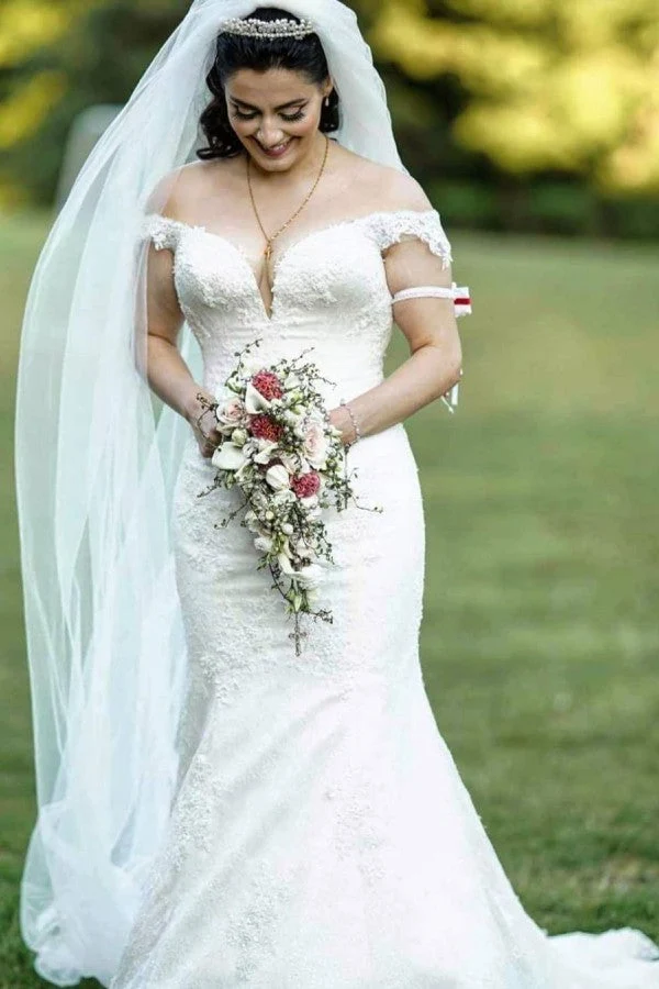 Robe de mariée longue élégante en tulle et dentelle à col en V et coupe trapèze