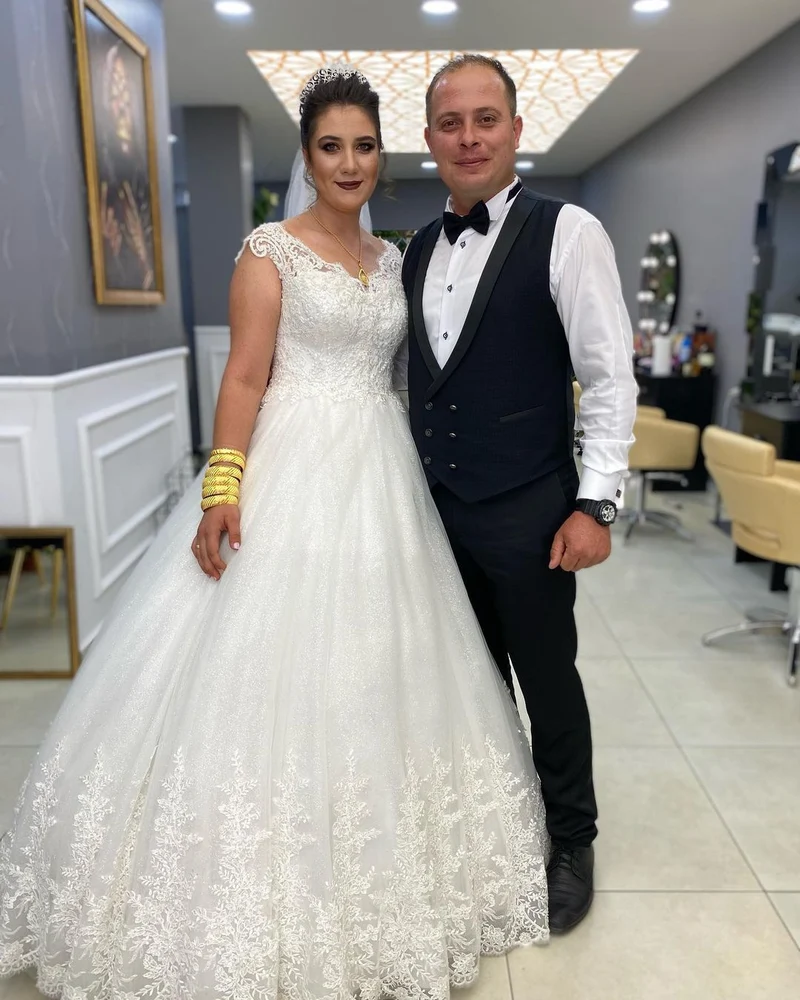 Robe de mariée sirène élégante avec larges bretelles et applications dos nu