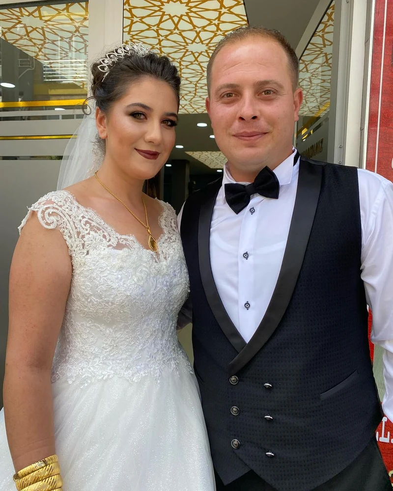 Robe de mariée sirène élégante avec larges bretelles et applications dos nu