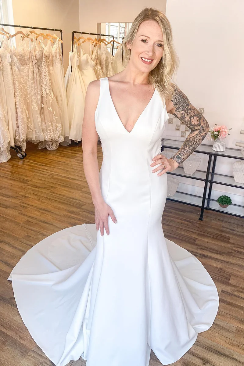 Robe de mariée trapèze glamour à bretelles spaghetti et appliqués en dentelle délicate