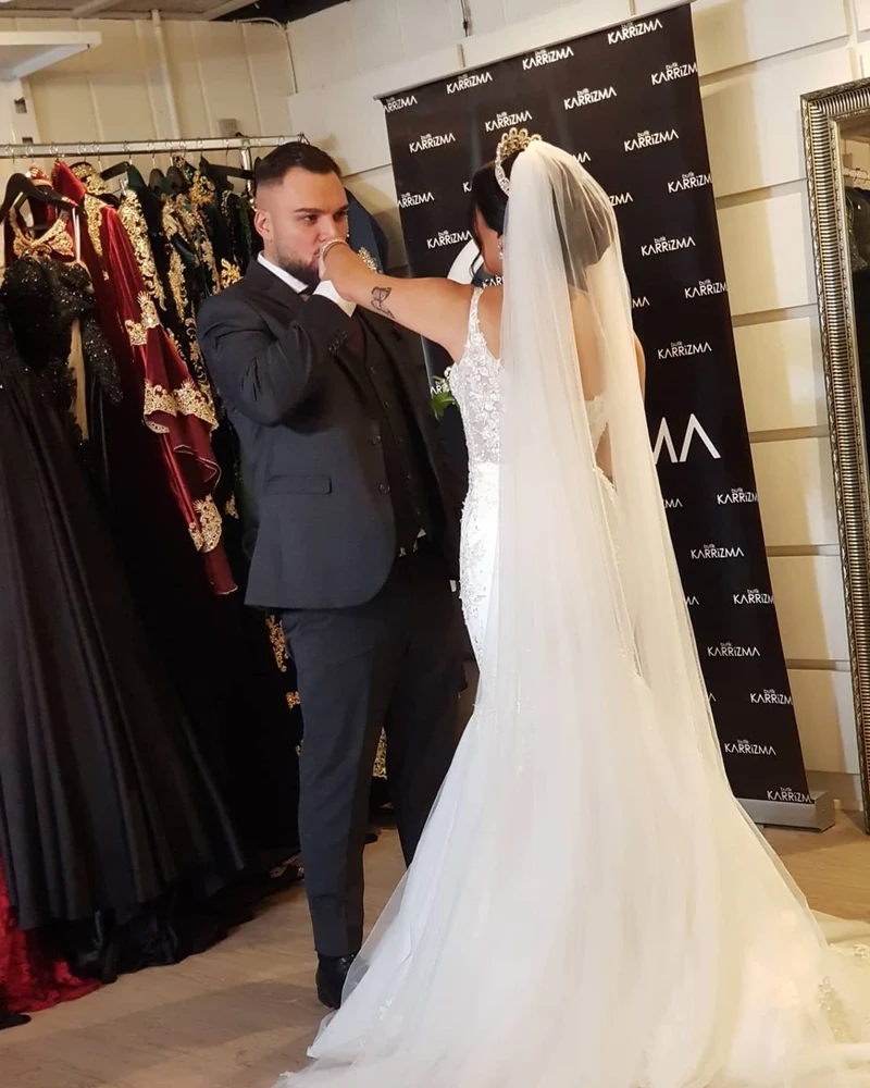 Robe de mariée sirène élégante en dentelle avec appliques, bretelles spaghetti et tulle