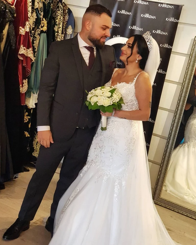 Robe de mariée sirène élégante en dentelle avec appliques, bretelles spaghetti et tulle