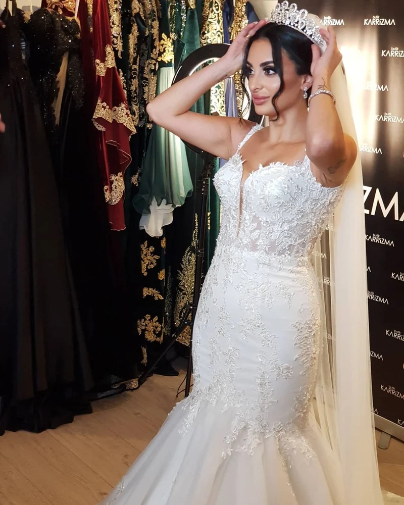Robe de mariée sirène élégante en dentelle avec appliques, bretelles spaghetti et tulle