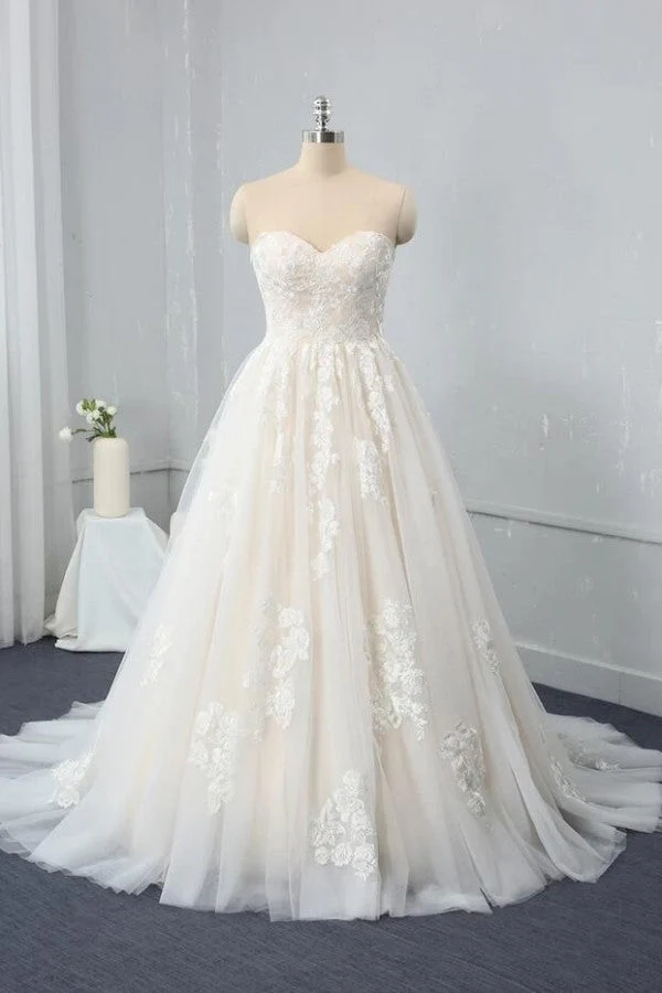 Robe de mariée trapèze dos nu avec appliques en dentelle et tulle, longueur au sol