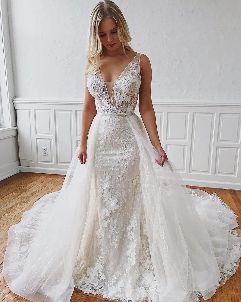 Robe de mariée sirène élégante avec bretelles amovibles en dentelle, un look de mariée parfait