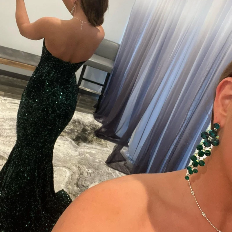 Superbe robe de bal sirène vert foncé à paillettes et col en V pour des soirées élégantes