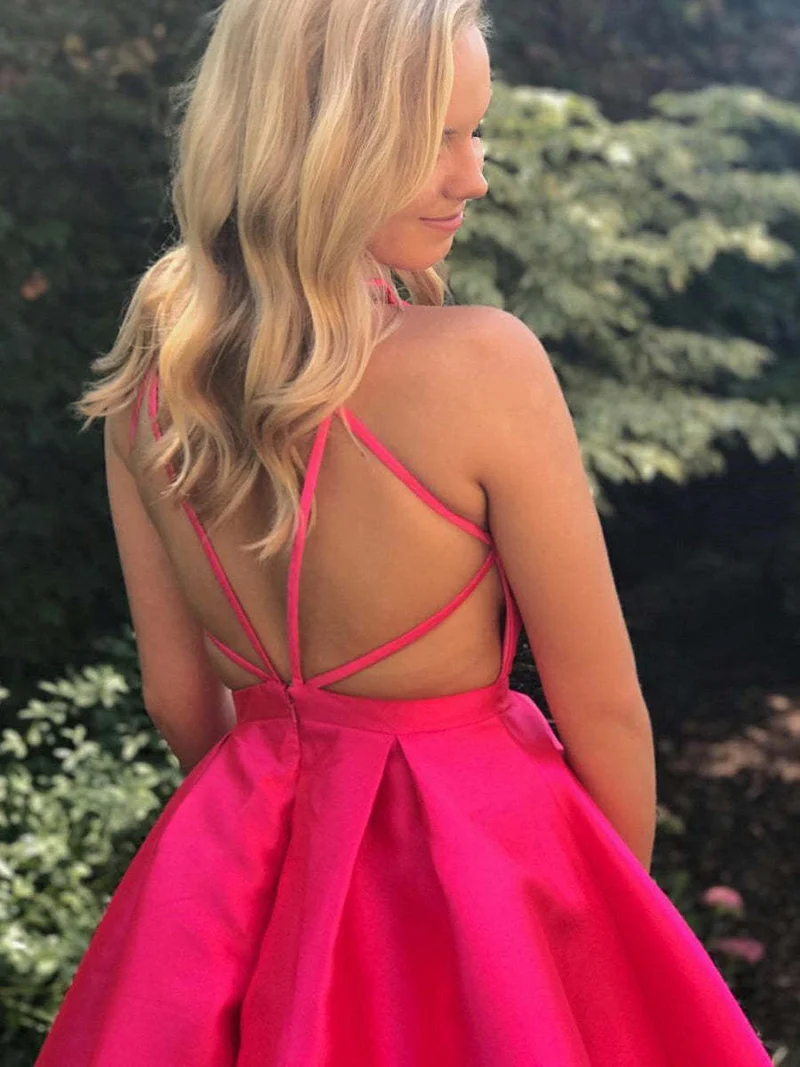 Charmante robe de bal courte fuchsia : col en V, dos nu, style bal de fin d'année